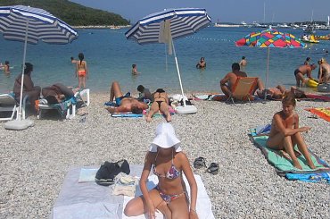 A tutaj plaża przy hotelu Belveder w Vrsarze w Chorwacji:) #wakacje #chorwacja #morze #zwiedzanie #upał #lody