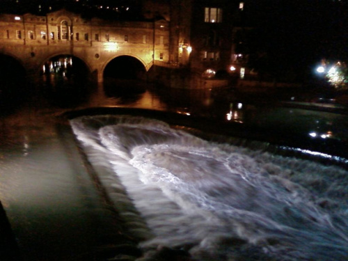 Pulteney Bridge w nocy za to bez mgly