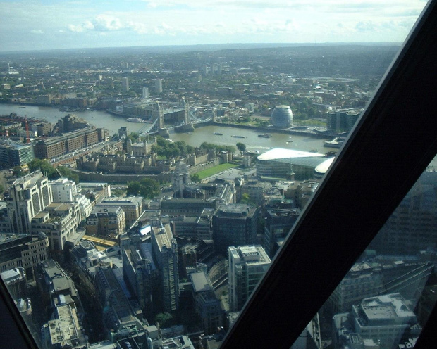 Swiss Re in London (Ogórek)
41 piętro widok na Tower Bridge #LondynOgórekSwissRe