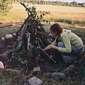 Siostra - rozpalaczka ogniska.