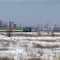 EU07 o nieznanym mi numerze (za daleko było) podążą w kierunku Bydgoszczy z pociągiem pospiesznym Kostrzyn - Chełm. 24.02.2007 #kolej #PKP #Piła #zima #wiosna