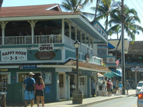 centrum Lahaina, #chmury #ocean #wulkan #droga #Maui #Hawaje #cmentarz