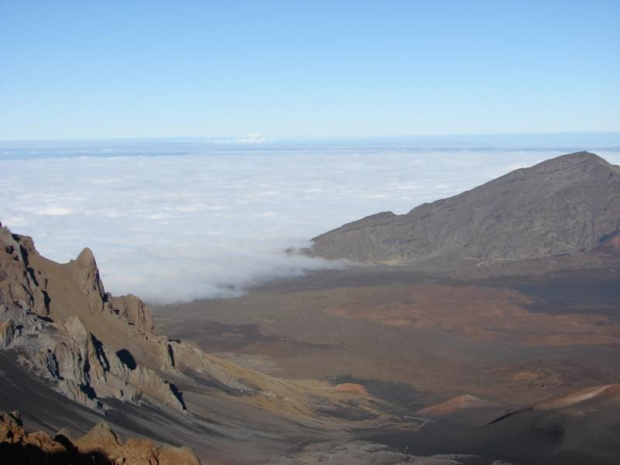 bajecznie kolorowy świat wygasłego wulkanu, #chmury #szczyty #wulkan #Maui