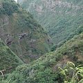 głębokie rowy, skały na zboczach wulkaniczne, #góry #rowy #doliny #wyspy #hawaje