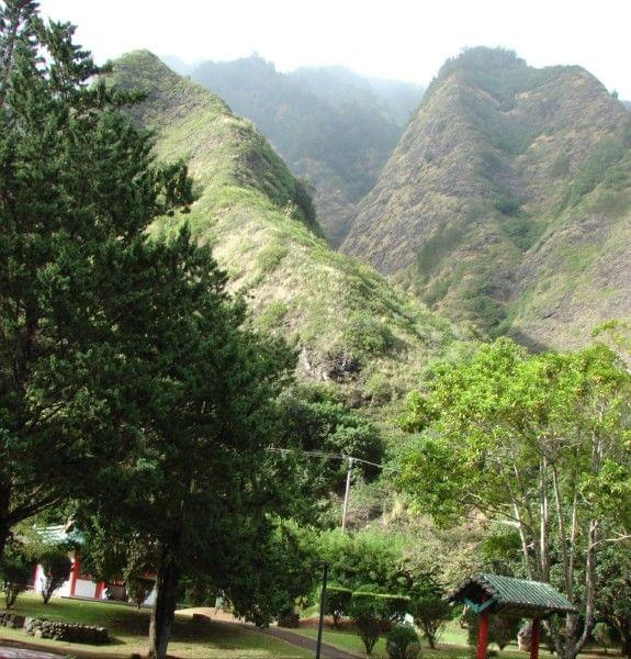 ogród japoński, miejsce spacerów, grilowania i wypoczyku ludności hawajskiej #ogród #park #hawaje #wyspa