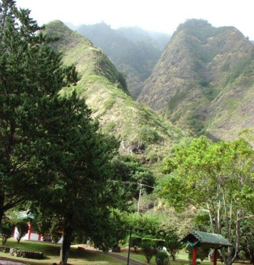 ogród japoński, miejsce spacerów, grilowania i wypoczyku ludności hawajskiej #ogród #park #hawaje #wyspa