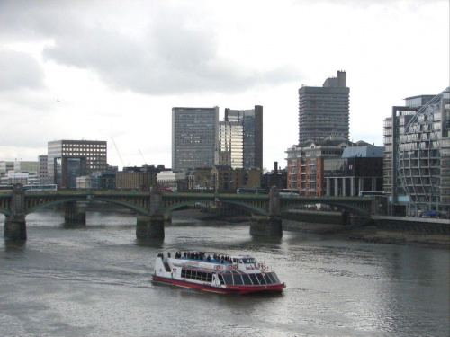 Nad Tamizą, widok z Millenium Bridge