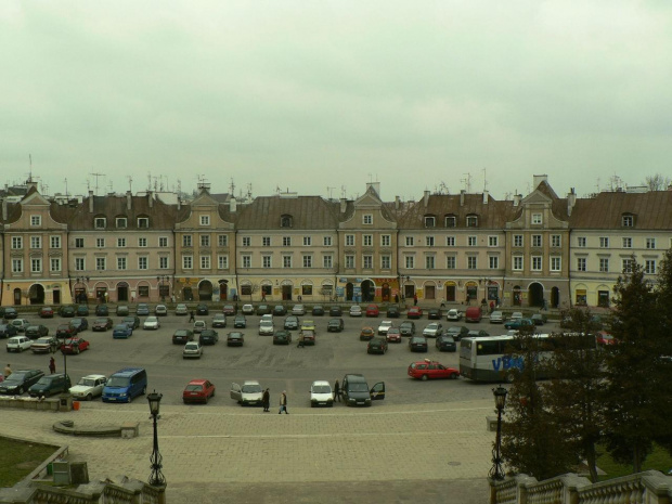 widok z zamku na śliczne kamieniczki