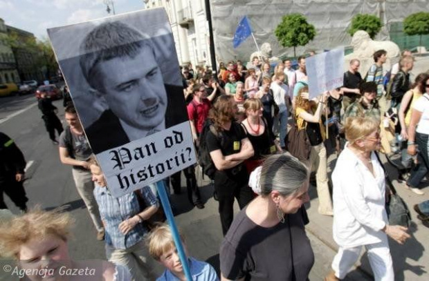 W maju zeszłego roku uczniowie i nauczyciele także protestowali przeciwko Romanowi Giertychowi
Fot. Fot: Kuba Atys / AG