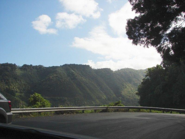 dużo zakrętow, ale widoki warte tej trasy, #Hana #Hawaje #Maui #natura #wodospady