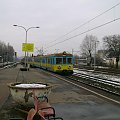EN57-738 ra i EN57-1051 ra jedzie z Zawiercia do Gliwic
(dla Krzysiora żółto-niebieski) #kolej #Sosnowiec