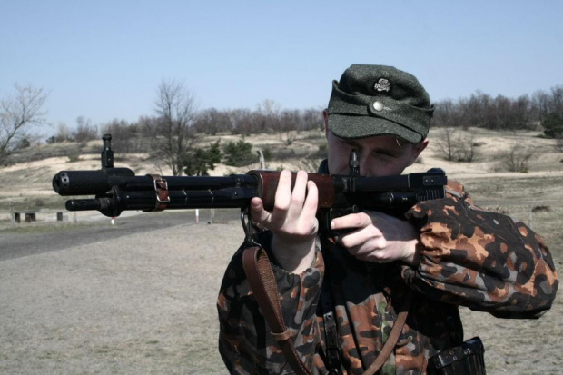 Trening dla Grup Rekonstrukcji Historycznych na poligonie w Toruniu z udziałem 82nd Airborne Division "PARAGLITE" w dniach 23-25 marca 2007 roku.