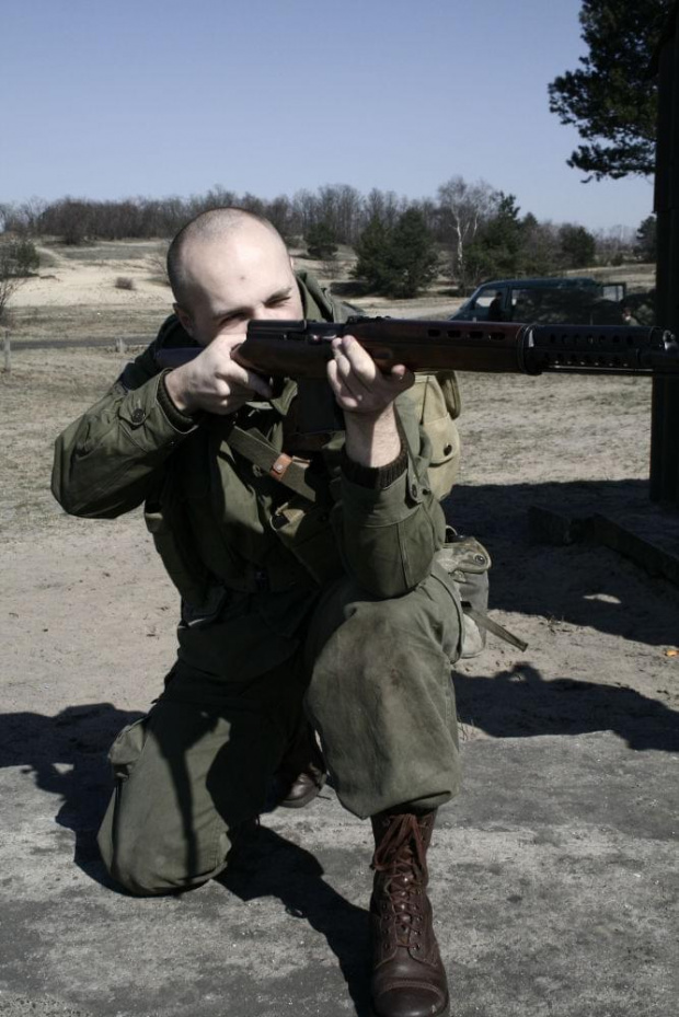 Trening dla Grup Rekonstrukcji Historycznych na poligonie w Toruniu z udziałem 82nd Airborne Division "PARAGLITE" w dniach 23-25 marca 2007 roku.