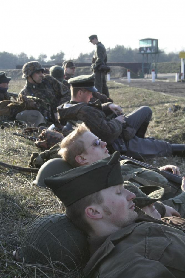 Trening dla Grup Rekonstrukcji Historycznych na poligonie w Toruniu z udziałem 82nd Airborne Division "PARAGLITE" w dniach 23-25 marca 2007 roku.