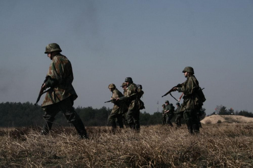 Trening dla Grup Rekonstrukcji Historycznych na poligonie w Toruniu z udziałem 82nd Airborne Division "PARAGLITE" w dniach 23-25 marca 2007 roku.