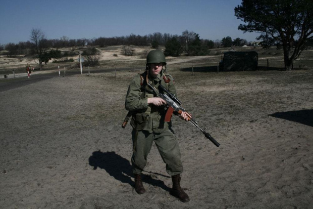 Trening dla Grup Rekonstrukcji Historycznych na poligonie w Toruniu z udziałem 82nd Airborne Division "PARAGLITE" w dniach 23-25 marca 2007 roku.