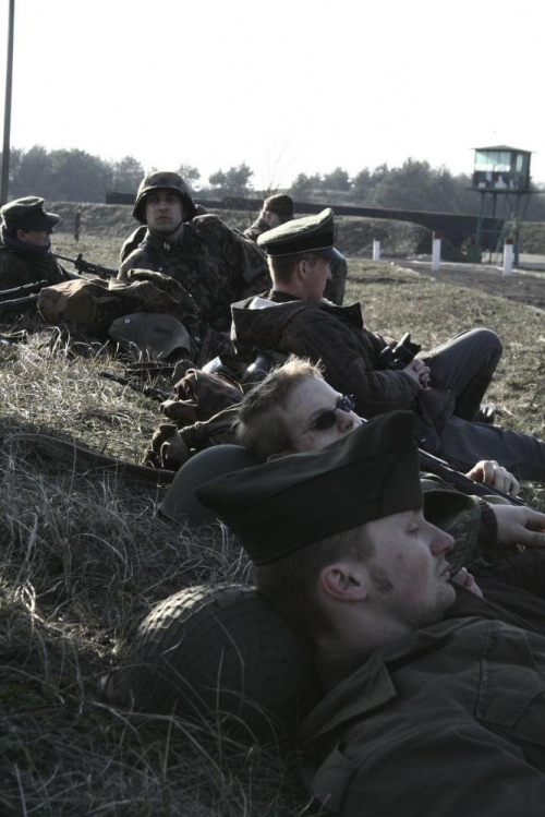 Trening dla Grup Rekonstrukcji Historycznych na poligonie w Toruniu z udziałem 82nd Airborne Division "PARAGLITE" w dniach 23-25 marca 2007 roku.