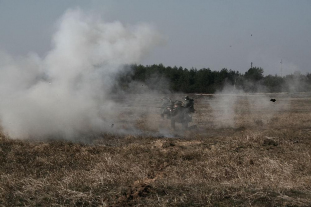 Trening dla Grup Rekonstrukcji Historycznych na poligonie w Toruniu z udziałem 82nd Airborne Division "PARAGLITE" w dniach 23-25 marca 2007 roku.