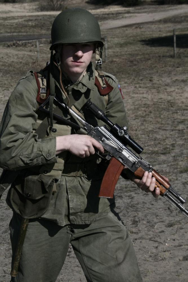 Trening dla Grup Rekonstrukcji Historycznych na poligonie w Toruniu z udziałem 82nd Airborne Division "PARAGLITE" w dniach 23-25 marca 2007 roku.