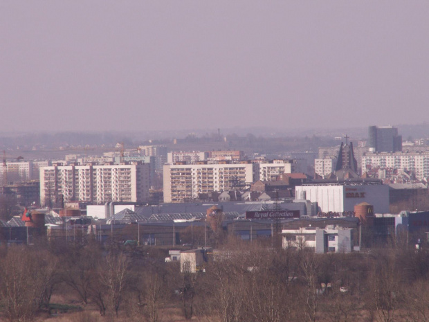 Widok z bloku na ulicy Lasówka Kraków marzec 2007 #kraków #miasto #wieżowiec #lasówka #koszykarska #widok #bloki #osiedle
