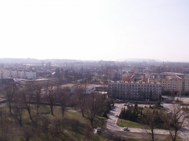 Widok z bloku na ulicy Lasówka Kraków marzec 2007 #kraków #miasto #wieżowiec #lasówka #koszykarska #widok #bloki #osiedle