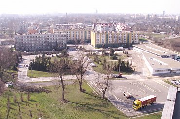 Widok z bloku na ulicy Lasówka Kraków marzec 2007 #kraków #miasto #wieżowiec #lasówka #koszykarska #widok #bloki #osiedle #mord