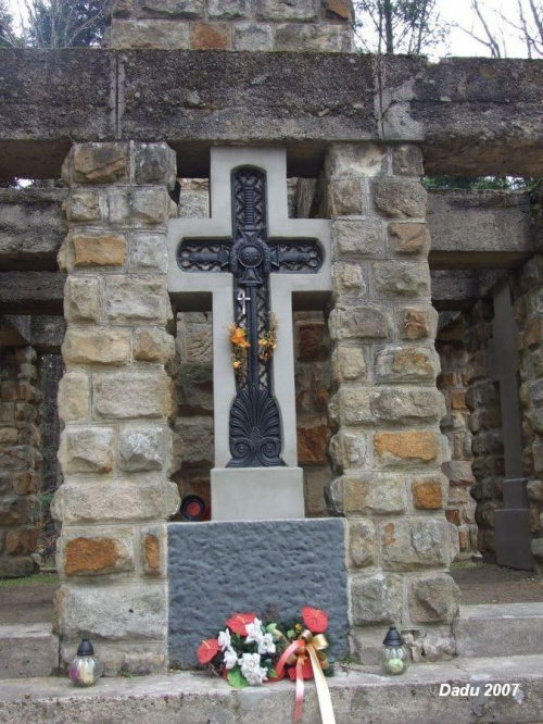 Cmentarz Wojskowy w Charzewicach