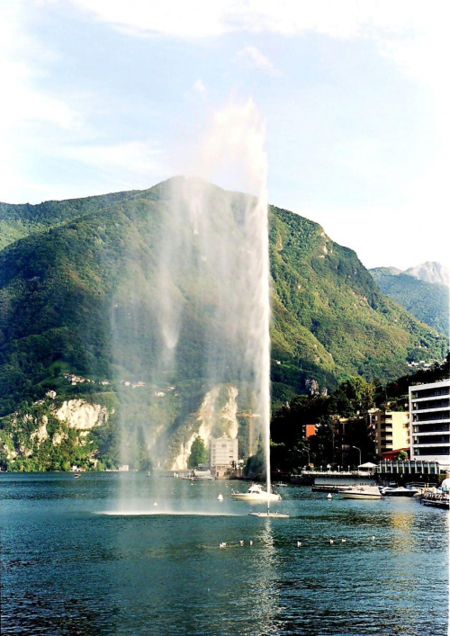 Lugano - fontanna przy porcie jachtowym