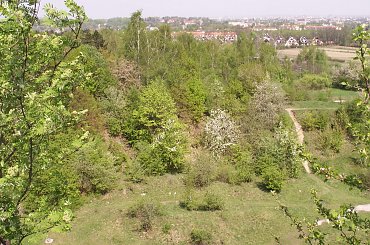 Widok ze skałek, na zakrzówku . Kraków 2006 #dach #skałki #zakrzówek #kraków #widok #blok