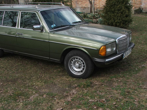 ukochany mercedes S123 230TE...