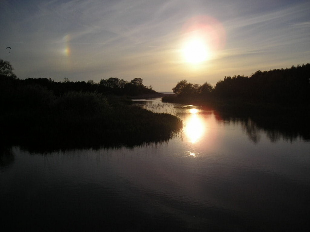 Zachód słońca nad kanałem łączącym j.Jamno z Bałtykiem