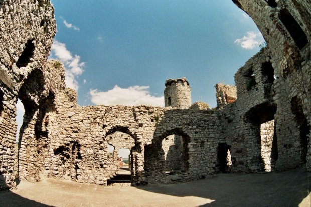 Zamek Rycerski Ogrodzieniec w Podzamczu