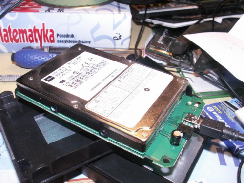1,4GB + USB 2.0 :D podczas naprawy. W tle bajzel na moim biurku ;) #KomputerDyskBajzel