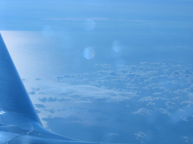 widok z samolotu- cienie rzucane przez chmury na Atlantyk!!