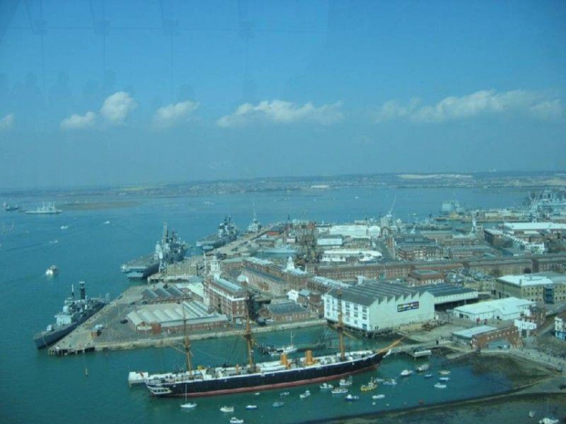 Portsmouth Wielka Brytania Okręty Marynarki Wojennej. Wieża widokowa Spinnaker Tower oraz Mzeum Morskie... polecam