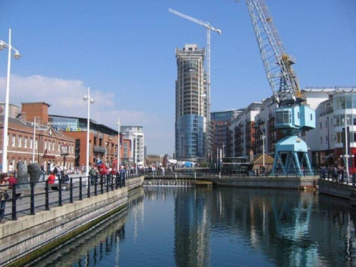 Portsmouth Wielka Brytania Okręty Marynarki Wojennej. Wieża widokowa Spinnaker Tower oraz Mzeum Morskie... polecam