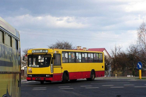 Lublin, os. Paderewskiego. Pregniot zajeżdża na pętle.