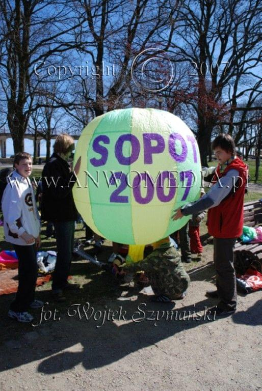 Zawody Balonów na powietrze ciepłe Sopot 15.04.2007r.
www.ANWOMEDIA.pl