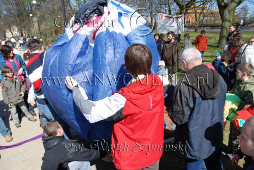 Zawody Balonów na powietrze ciepłe Sopot 15.04.2007r.
www.ANWOMEDIA.pl