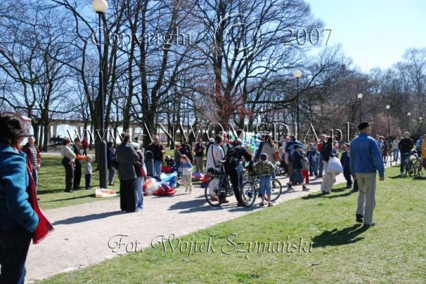 Zawody Balonów na powietrze ciepłe Sopot 15.04.2007r.
www.ANWOMEDIA.pl