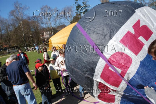 Zawody Balonów na powietrze ciepłe Sopot 15.04.2007r.
www.ANWOMEDIA.pl