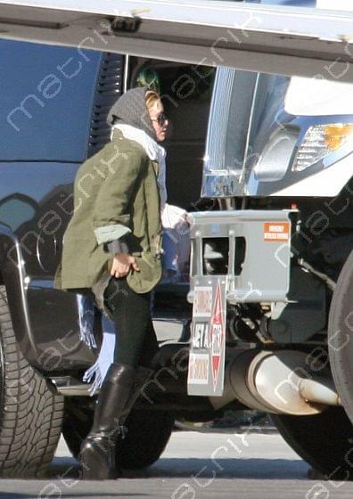 MK, Ashley & Max land at a private airport in L.A