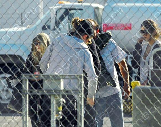 MK, Ashley & Max land at a private airport in L.A