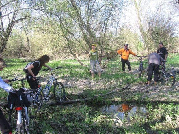 Wycieczka rowerowa przez kampinos grupy hc