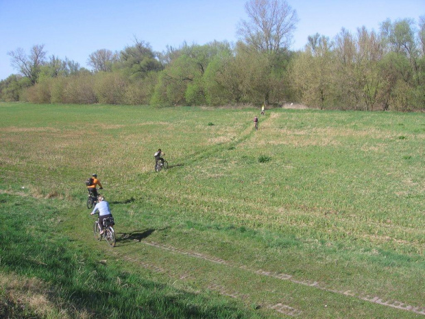 Wycieczka rowerowa przez kampinos grupy hc