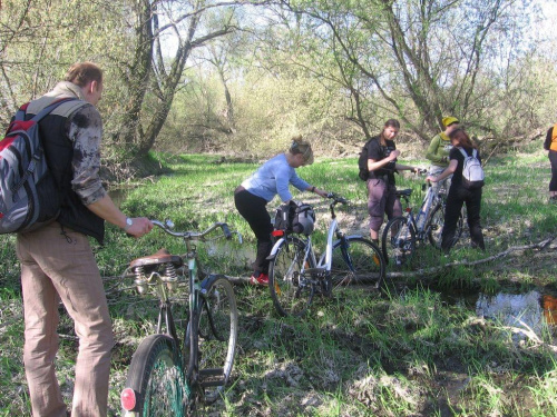 Wycieczka rowerowa przez kampinos grupy hc