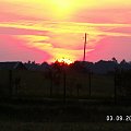 Wschód słońca w Bęble na tle Ojcowskiego Parku Narodowego.