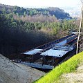 Widok na ten sam fragment, który był fotografowany z okolic kładki i od spodu, ale tym razem z drugiej strony trasy.