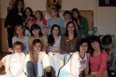 Pożegnalne zdjęcie z młodszymi koleżankami z internatu. #Sobieszyn #Brzozowa #Internat #MagdalenaOlszak #EwelinaNowaczyk #AnnaKurek #MonikaKoszara #EdytaZielińska #AnnaGuz #EwaMarchewka #JustynaBanaś #AnnaBiaduń #EwaBuch