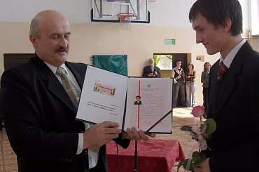 27 kwietnia 2007 oficjalnie pożegnaliśmy kolejnym rocznik absolwentów sobieszyńskiej szkoły. #Sobieszyn #Brzozowa #Absolwenci2007 #RafałIwan